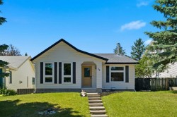 39 Woodglen Way SW Calgary, AB T2W 4W8