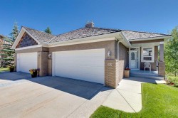 66 Royal Manor NW Calgary, AB T3G 5T6