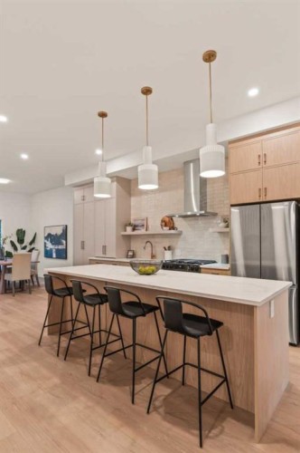 2-8916 33 Avenue Nw, Calgary, AB - Indoor Photo Showing Kitchen With Upgraded Kitchen