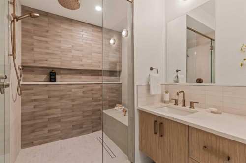 2-8916 33 Avenue Nw, Calgary, AB - Indoor Photo Showing Bathroom