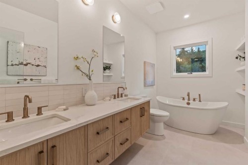 2-8916 33 Avenue Nw, Calgary, AB - Indoor Photo Showing Bathroom