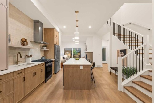 2-8916 33 Avenue Nw, Calgary, AB - Indoor Photo Showing Kitchen With Upgraded Kitchen