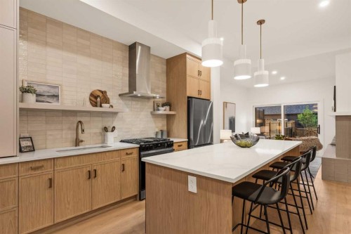2-8916 33 Avenue Nw, Calgary, AB - Indoor Photo Showing Kitchen With Upgraded Kitchen