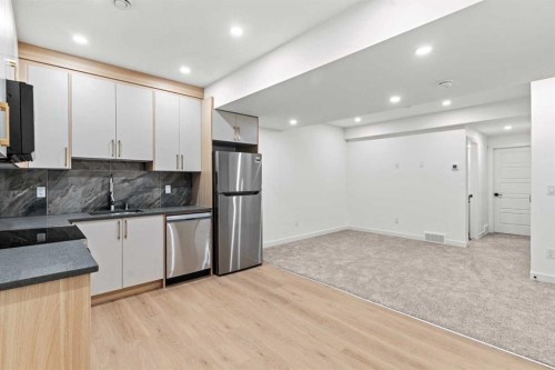 116 Ambleside Crescent Nw, Calgary, AB - Indoor Photo Showing Kitchen With Upgraded Kitchen