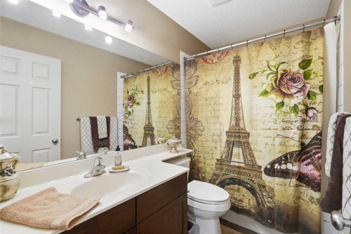 260 Willow Ridge Manor Sw, Diamond Valley, AB - Indoor Photo Showing Bathroom