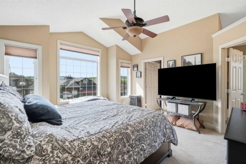 260 Willow Ridge Manor Sw, Diamond Valley, AB - Indoor Photo Showing Bedroom