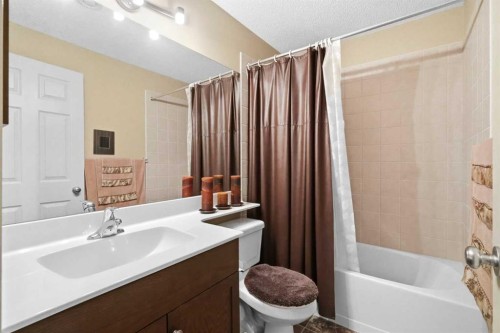260 Willow Ridge Manor Sw, Diamond Valley, AB - Indoor Photo Showing Bathroom