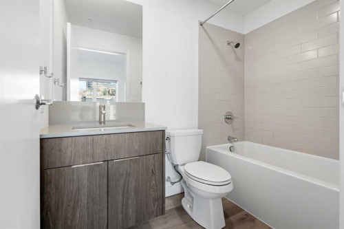 401-455 1 Avenue Ne, Calgary, AB - Indoor Photo Showing Bathroom