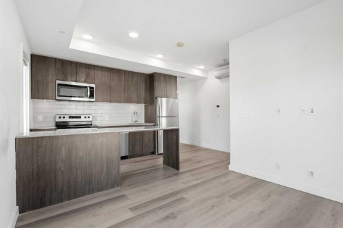 401-455 1 Avenue Ne, Calgary, AB - Indoor Photo Showing Kitchen