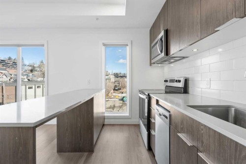 401-455 1 Avenue Ne, Calgary, AB - Indoor Photo Showing Kitchen With Upgraded Kitchen