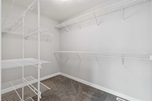 17 Crestbrook Hill Sw, Calgary, AB 