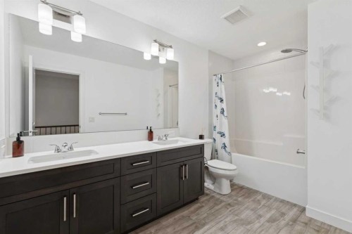 17 Crestbrook Hill Sw, Calgary, AB 