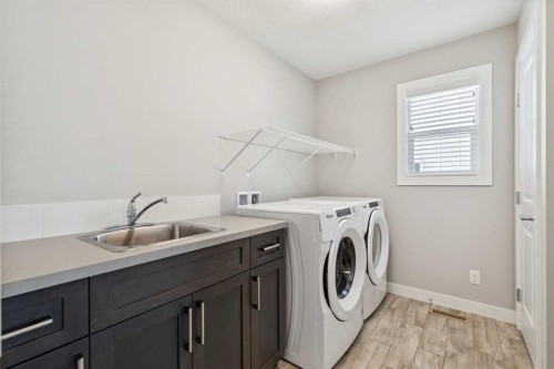 17 Crestbrook Hill Sw, Calgary, AB 
