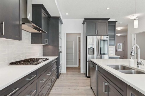 17 Crestbrook Hill Sw, Calgary, AB 