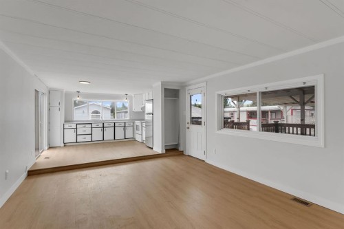 3223 83 Street Nw, Calgary, AB 