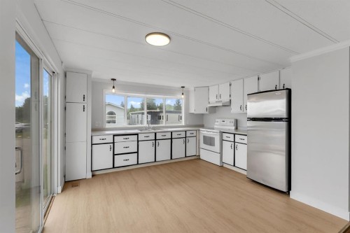 3223 83 Street Nw, Calgary, AB 