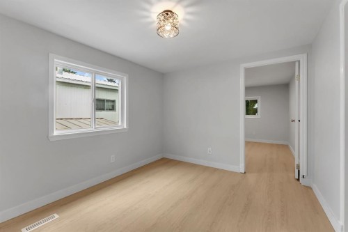 3223 83 Street Nw, Calgary, AB 