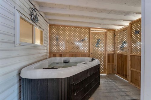 3223 83 Street Nw, Calgary, AB 