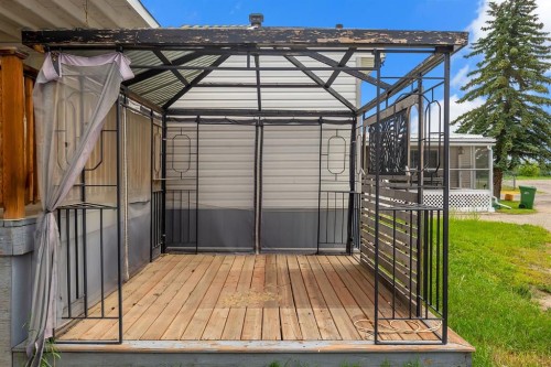 3223 83 Street Nw, Calgary, AB 