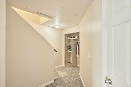 117 Douglas Ridge Circle Se, Calgary, AB 
