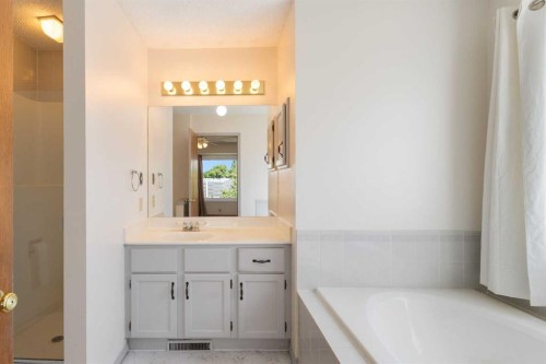 117 Douglasbank Way Se, Calgary, AB 