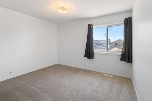 117 Douglasbank Way Se, Calgary, AB 