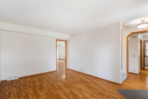 117 Douglasbank Way Se, Calgary, AB 