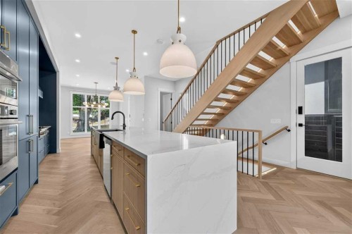 924 33A Street Nw, Calgary, AB - Indoor Photo Showing Kitchen With Upgraded Kitchen