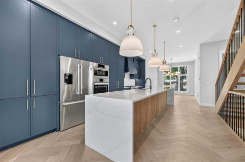 924 33A Street Nw, Calgary, AB - Indoor Photo Showing Kitchen With Upgraded Kitchen
