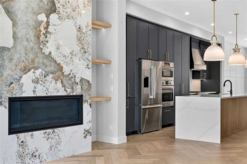 924 33A Street Nw, Calgary, AB - Indoor Photo Showing Kitchen With Upgraded Kitchen
