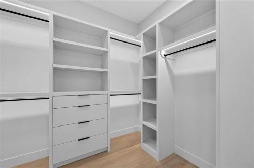 924 33A Street Nw, Calgary, AB - Indoor With Storage