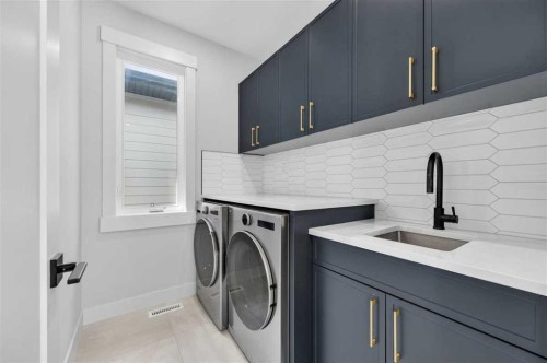 924 33A Street Nw, Calgary, AB - Indoor Photo Showing Laundry Room