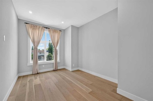 924 33A Street Nw, Calgary, AB - Indoor Photo Showing Other Room