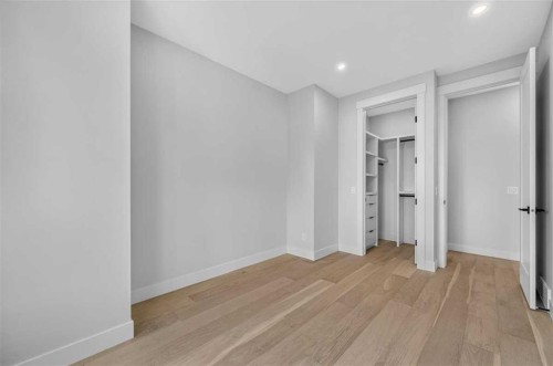 924 33A Street Nw, Calgary, AB - Indoor Photo Showing Other Room
