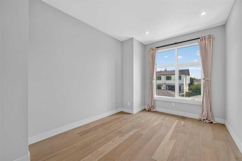 924 33A Street Nw, Calgary, AB - Indoor Photo Showing Other Room