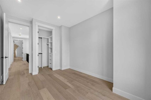 924 33A Street Nw, Calgary, AB - Indoor Photo Showing Other Room
