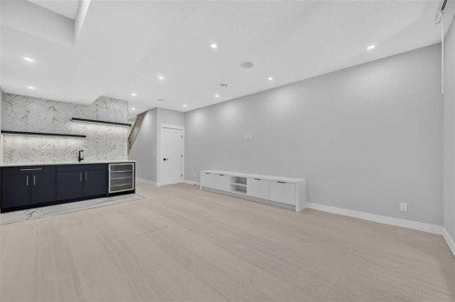 924 33A Street Nw, Calgary, AB - Indoor Photo Showing Other Room