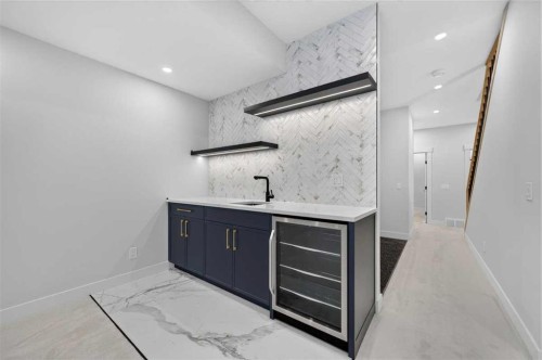 924 33A Street Nw, Calgary, AB - Indoor Photo Showing Other Room