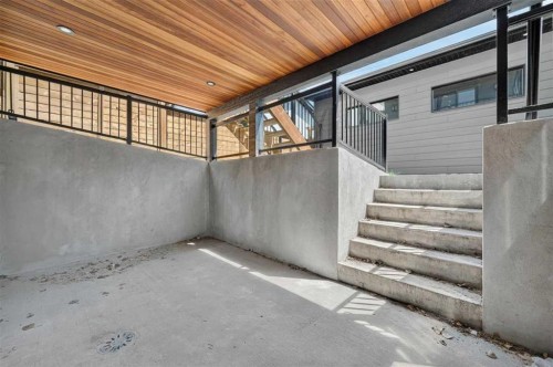 924 33A Street Nw, Calgary, AB - Outdoor With Exterior