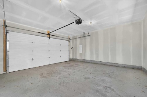 924 33A Street Nw, Calgary, AB - Indoor Photo Showing Garage
