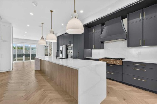 924 33A Street Nw, Calgary, AB - Indoor Photo Showing Kitchen With Upgraded Kitchen