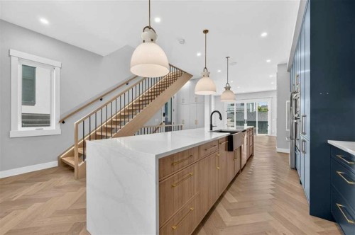 924 33A Street Nw, Calgary, AB - Indoor Photo Showing Kitchen With Upgraded Kitchen