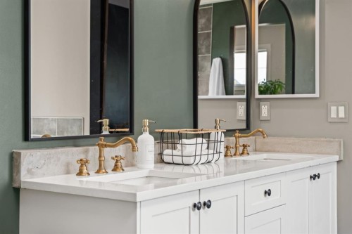 172 Mcivor Terrace, Chestermere, AB - Indoor Photo Showing Bathroom