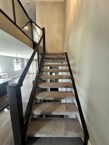 532 22 Avenue Ne, Calgary, AB - Indoor Photo Showing Other Room