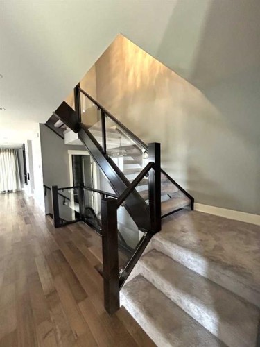 532 22 Avenue Ne, Calgary, AB - Indoor Photo Showing Other Room