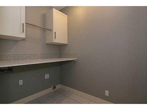 532 22 Avenue Ne, Calgary, AB - Indoor