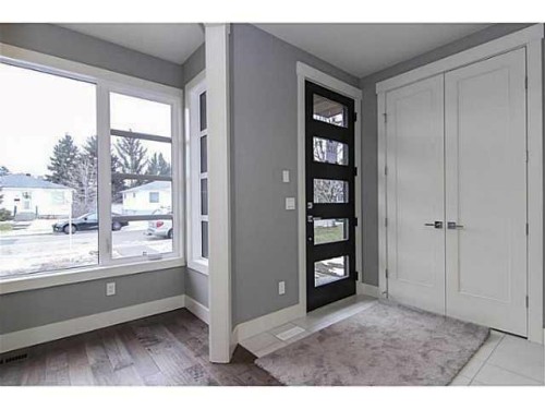532 22 Avenue Ne, Calgary, AB - Indoor Photo Showing Other Room