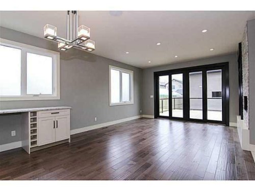 532 22 Avenue Ne, Calgary, AB - Indoor Photo Showing Other Room