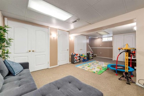 23 Heston Street Nw, Calgary, AB 