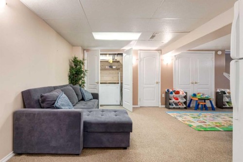 23 Heston Street Nw, Calgary, AB 